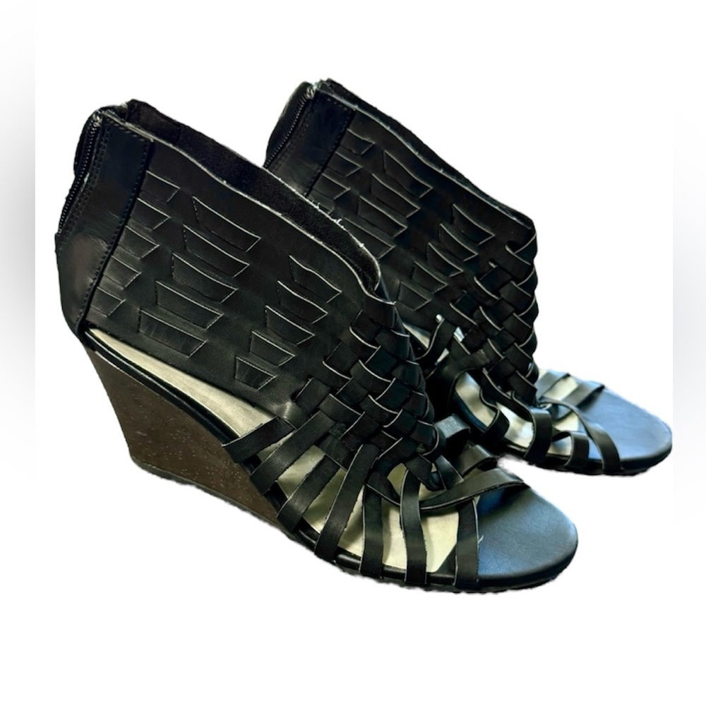 American Eagle Black Woven Wedge Heel Sandals Shoes. Size 6.5